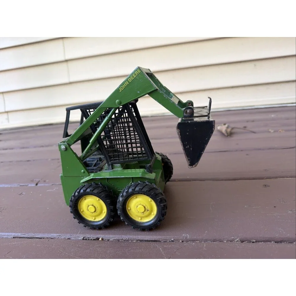 Vintage 1970s ERTL #569-7611 John Deere 1/16 Diecast Skid Steer Loader bobcat